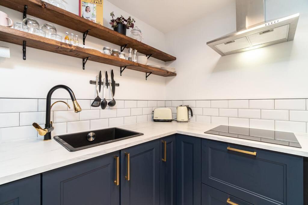 Stylish City Pad With Free Private Parking Glasgow Exteriör bild